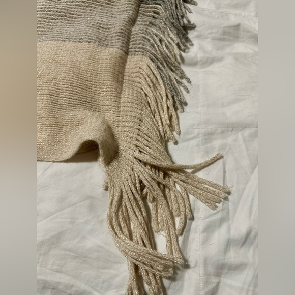 Vici fringe poncho - Picture 7 of 9